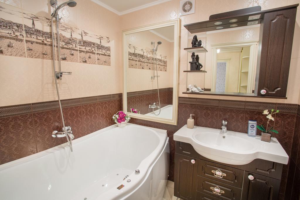 סומי Luxury Apartments With Jacuzzi מראה חיצוני תמונה